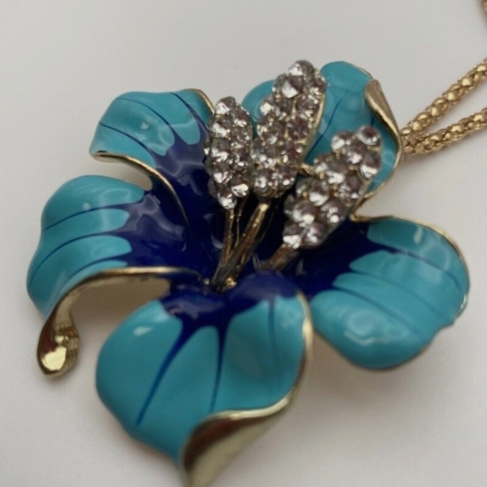 Betsey Johnson Enameled Blue Flower W/white Rhinestones Necklace/Brooch